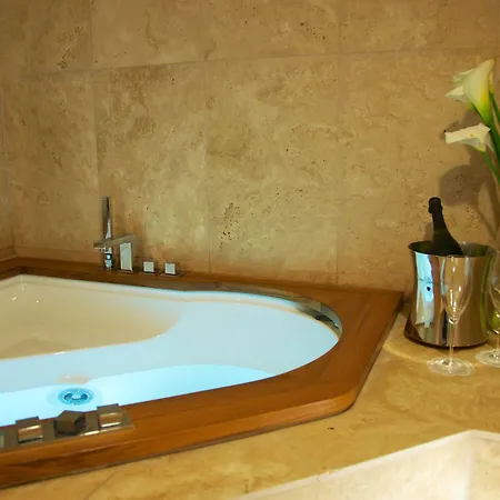 V Collection Piazza Farnese Luxury Рим