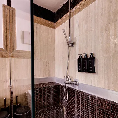 Piazza Farnese Luxury 2* רומא