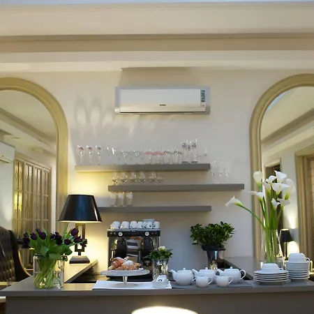 Piazza Farnese Luxury לינה וארוחת בוקר 2*